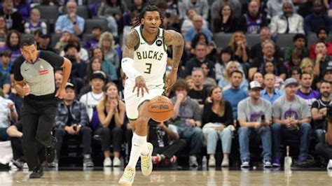 Milwaukee Bucks vs Brooklyn Nets .